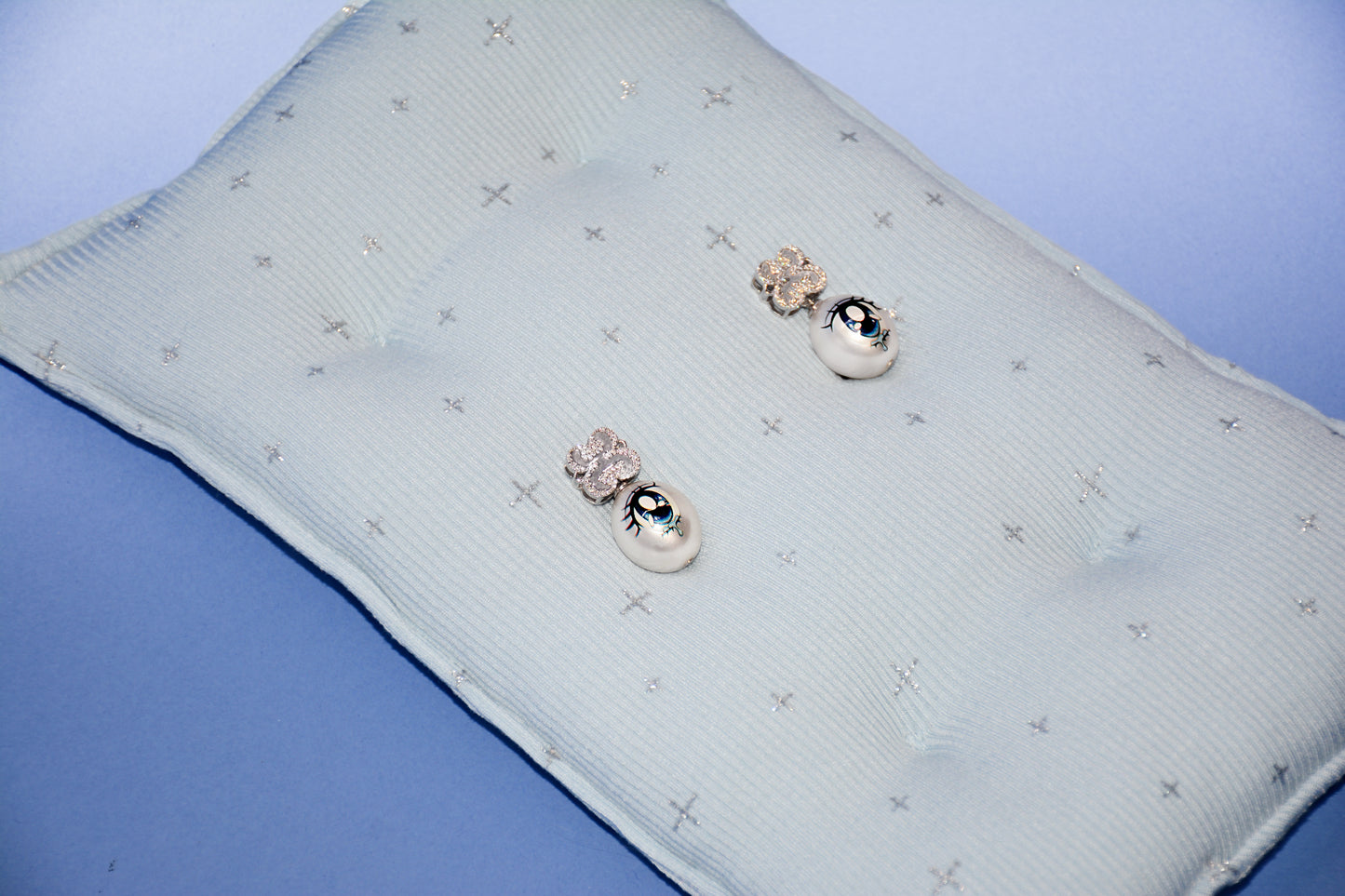 Don't Blink|Pearl Drop Earrings