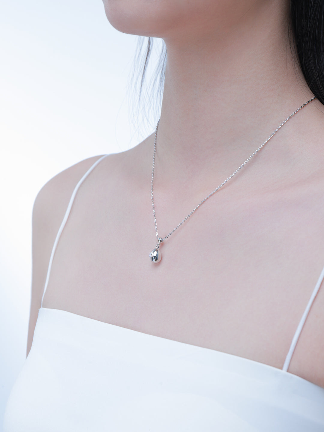 Shimmering Single Eggy Pendant