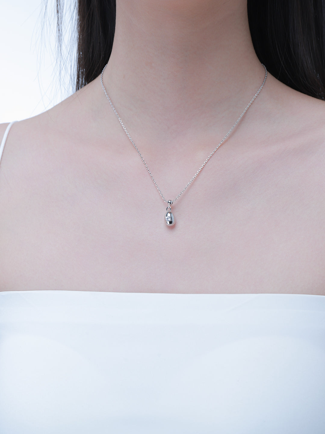 Shimmering Single Eggy Pendant